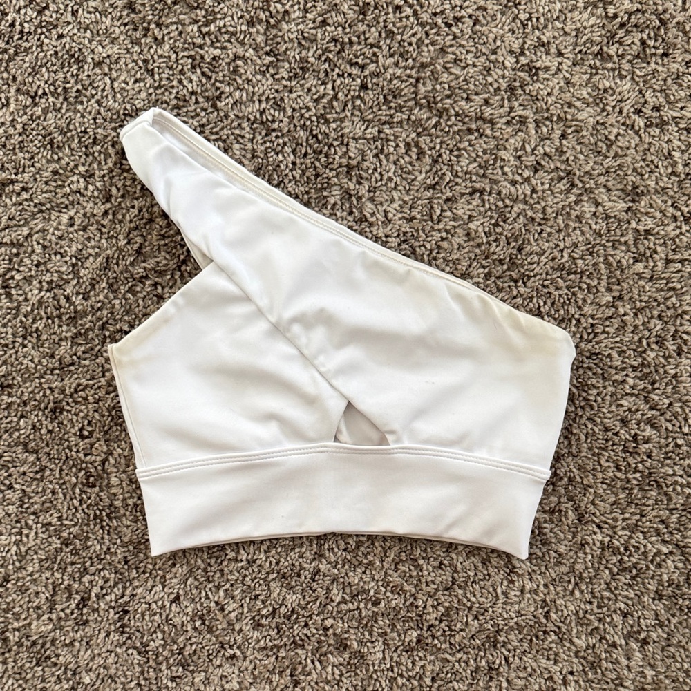 White One-Shoulder Sokali top